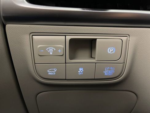 Certified 2025 Hyundai Tucson Limited AWD/4WD image 30