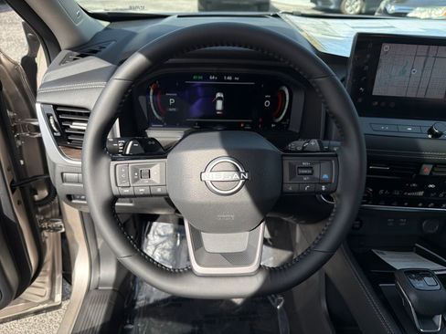 Used 2026 Nissan Rogue Platinum w/ Platinum Premium Package image 11