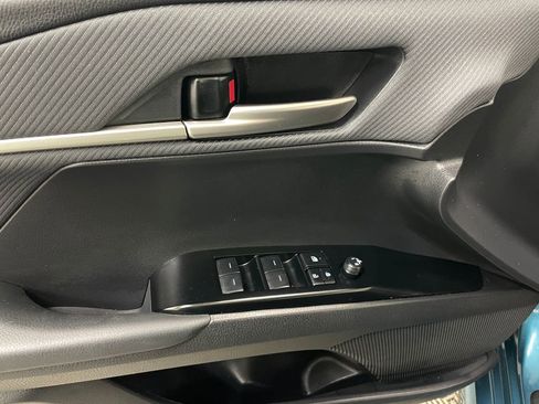 Used 2025 Toyota Camry SE image 21