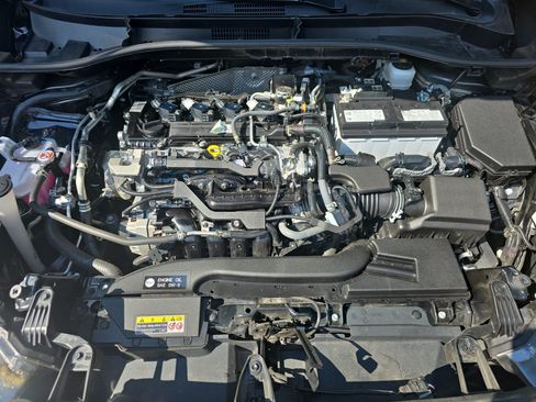 Used 2025 Toyota Corolla Cross XLE FWD image 26