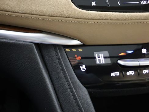 Used 2017 Cadillac XT5 Platinum image 9