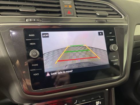 Used 2024 Volkswagen Tiguan SE image 28