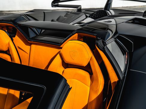 Used 2020 Lamborghini Aventador SVJ AWD/4WD image 31
