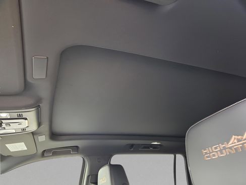 New 2026 Chevrolet Suburban High Country image 20