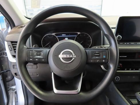 Used 2023 Nissan Rogue SV image 8