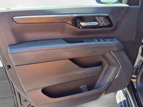 Used 2025 Chevrolet Tahoe LT AWD/4WD image 13