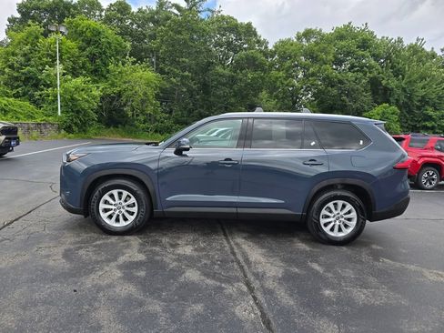 Certified 2024 Toyota Grand Highlander AWD image 3