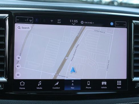 Used 2023 Chrysler Pacifica Limited FWD image 21