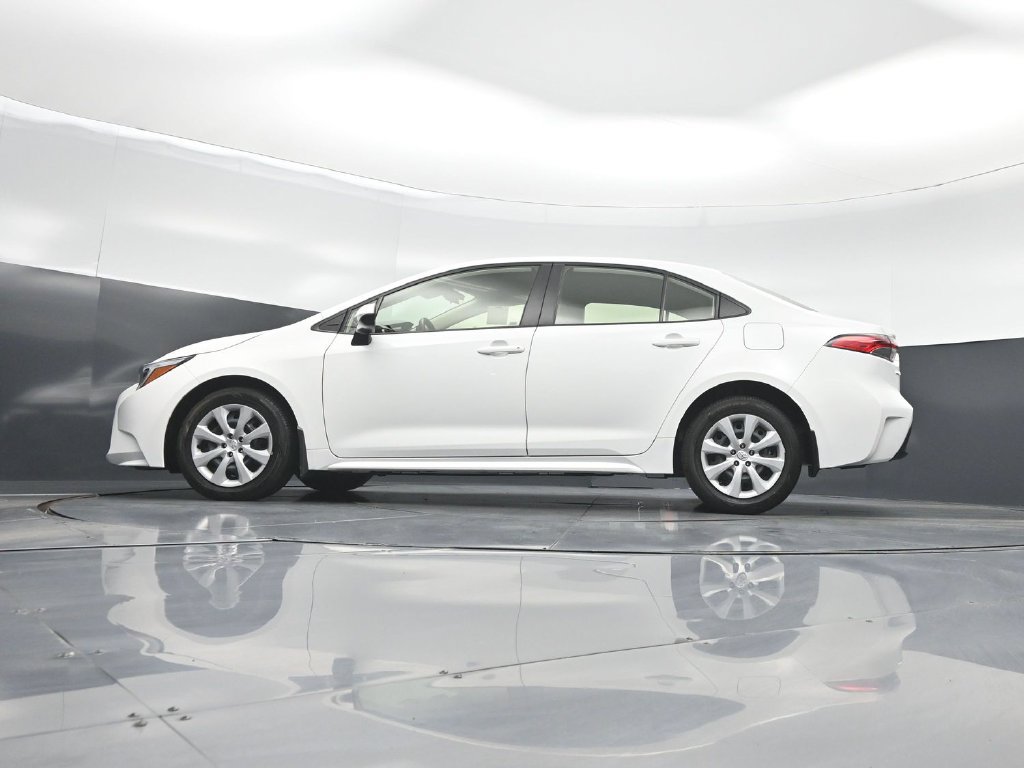Used 2025 Toyota Corolla LE w/ Carpet Mat Package (TMS) FWD image 7