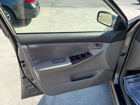 Used 2005 Toyota Corolla LE FWD image 11