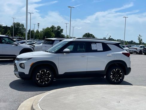 Used 2022 Chevrolet TrailBlazer LT w/ Convenience Package FWD image 4