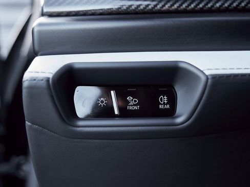 Used 2025 Lamborghini Urus SE image 53