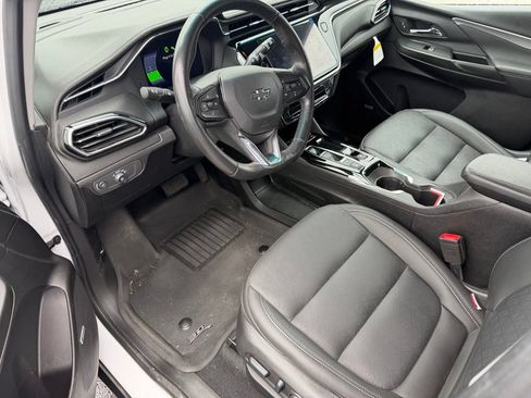 Used 2023 Chevrolet Bolt LT w/ Infotainment Package FWD image 5