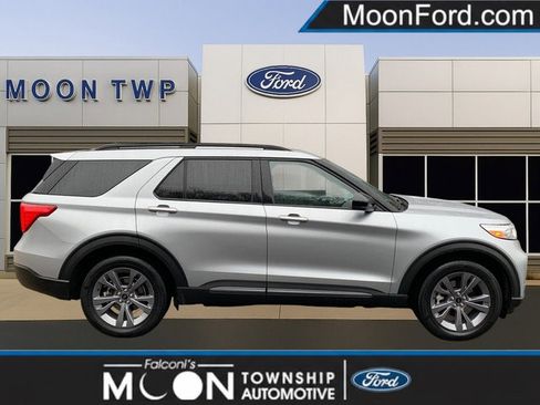 Used 2022 Ford Explorer XLT w/ Equipment Group 202A image 1