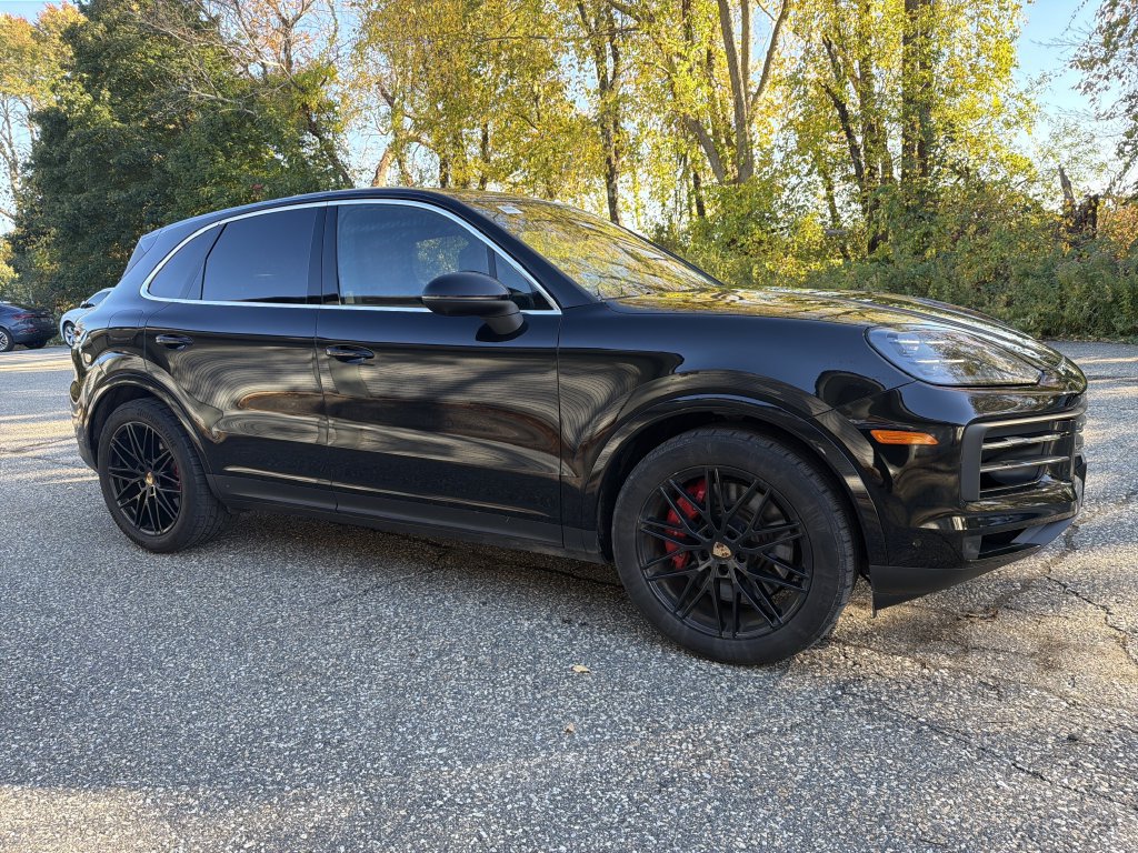 Used 2025 Porsche Cayenne S AWD/4WD image 5