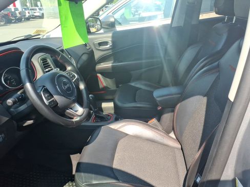 Used 2019 Jeep Compass Trailhawk AWD/4WD image 7