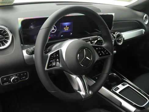 New 2026 Mercedes-Benz GLB 250 image 5