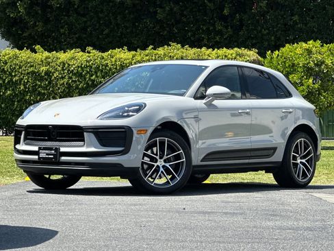 Certified 2025 Porsche Macan AWD/4WD image 1