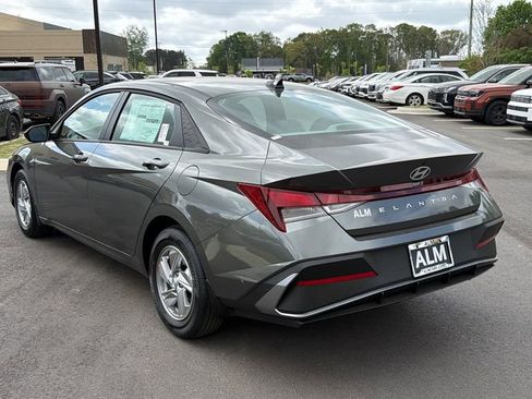 New 2026 Hyundai Elantra SE FWD image 8