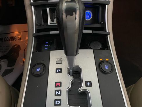 Used 2012 Hyundai Veracruz Limited w/ Entertainment Pkg image 47