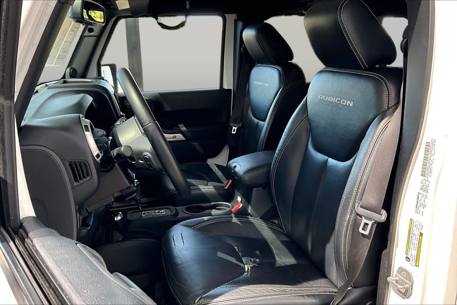 Used 2014 Jeep Wrangler Unlimited Rubicon w/ Connectivity Group AWD/4WD image 8
