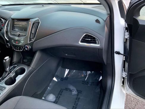Used 2019 Chevrolet Cruze LT w/ LT Fleet Convenience Package image 17