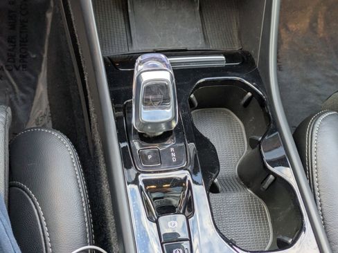 Used 2023 Volvo XC40 B5 Ultimate w/ Protection Package Premier image 24