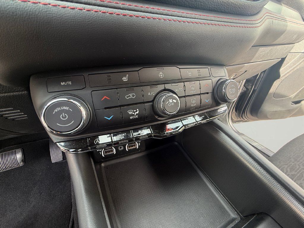 Used 2025 Dodge Durango GT AWD/4WD image 16