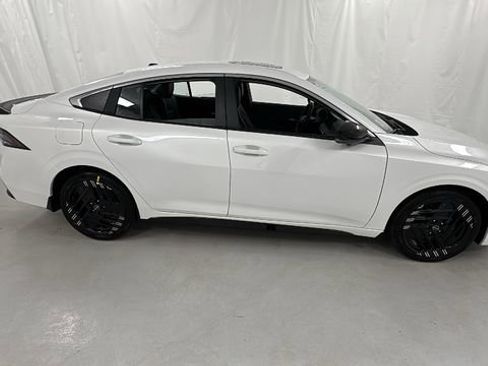 New 2026 Nissan Sentra SR image 2