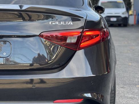 Used 2017 Alfa Romeo Giulia Quadrifoglio image 31