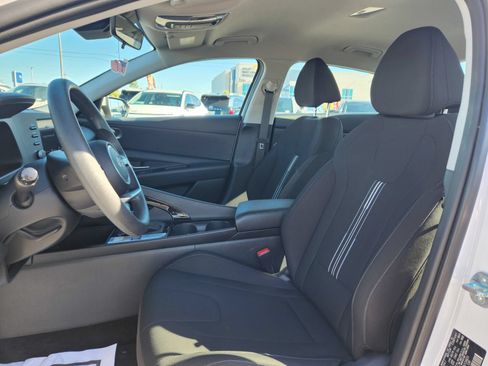 Used 2025 Hyundai Elantra Hybrid FWD image 11