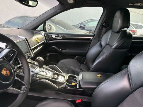 Used 2018 Porsche Cayenne Platinum Edition image 6