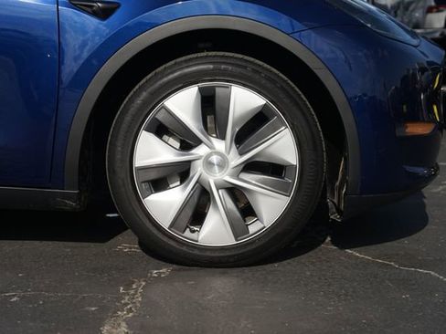 Used 2022 Tesla Model Y Long Range AWD/4WD image 4
