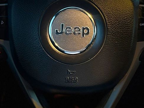 Used 2019 Jeep Grand Cherokee Altitude image 36