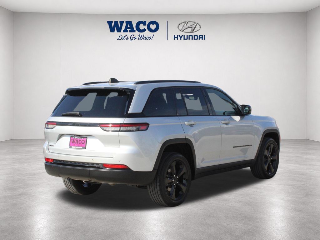 Used 2023 Jeep Grand Cherokee Altitude AWD/4WD image 8