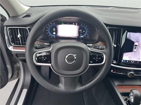 Used 2025 Volvo V60 B5 Cross Country Plus image 18