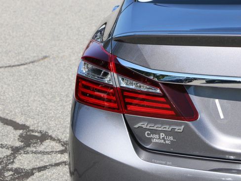 Used 2017 Honda Accord Sport image 6