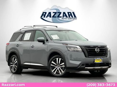 Used 2023 Nissan Pathfinder Platinum w/ Black Appearance Package image 1