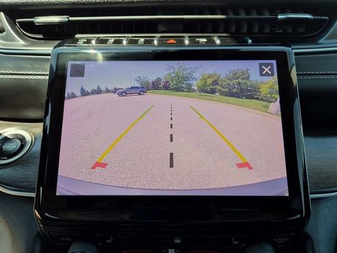 Used 2022 Jeep Grand Cherokee Limited w/ Trailer Tow Prep Group (B) AWD/4WD image 25