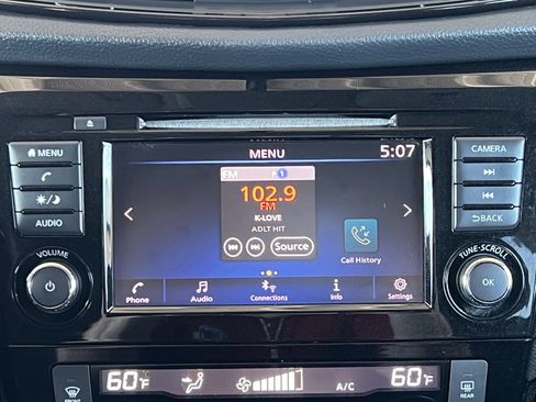 Used 2018 Nissan Rogue SV AWD/4WD image 20