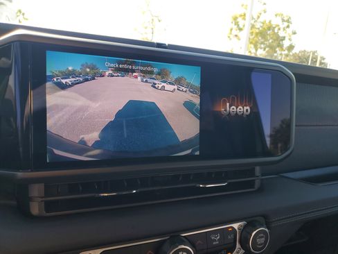 Used 2025 Jeep Wrangler Rubicon image 18