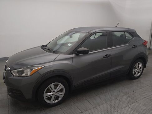 Used 2020 Nissan Kicks S FWD image 2