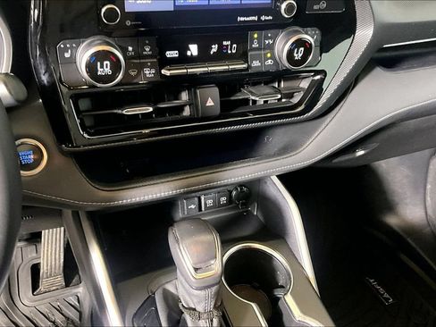Used 2021 Toyota Highlander XSE FWD image 26