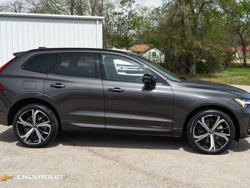 Used 2022 Volvo XC60 T8 R-Design w/ Advanced Package AWD/4WD image 4