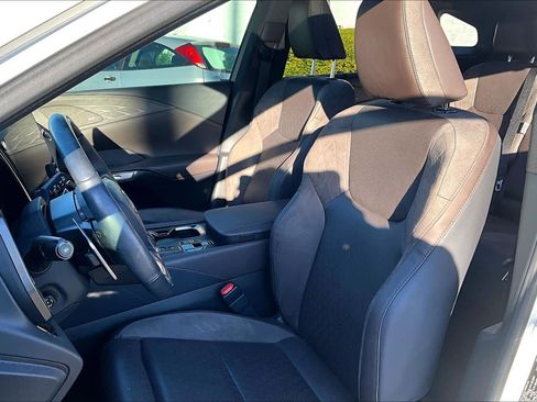 Used 2024 Lexus RX 450h Luxury image 7