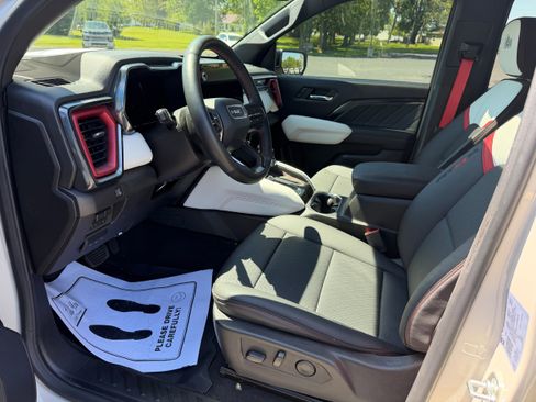 Used 2026 GMC Canyon AT4X w/ AT4X AEV Edition AWD/4WD image 22