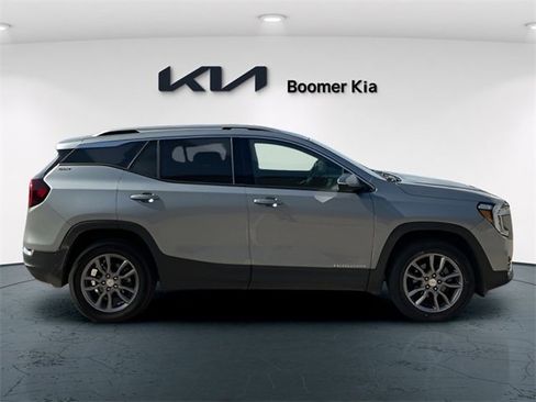 Used 2024 GMC Terrain SLT image 4