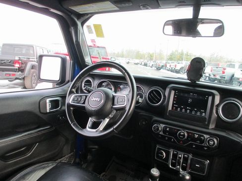 Used 2018 Jeep Wrangler Unlimited Sahara image 18
