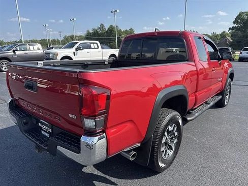 Used 2018 Toyota Tacoma TRD Off-Road AWD/4WD image 5