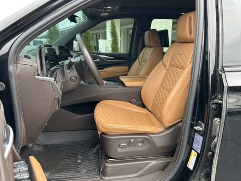 Used 2024 Cadillac Escalade ESV Sport w/ Touring Package AWD/4WD image 19